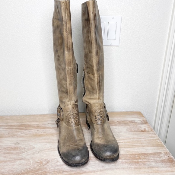 VINCE Camuto Shaylee Riding Distressed Boots size 8 - Picture 8 of 10